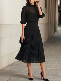 Drei-Teile-Set: Schwarzes Chiffon-Top und Midirock mit Falten