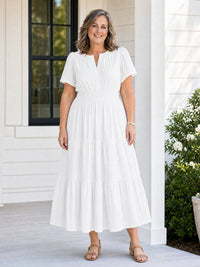 Das gestufte Maxi-Kleid