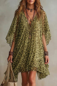 Tiziana | Chiffonkleid mit Leopardenmuster, weiter und fließender Schnitt, V-Ausschnitt