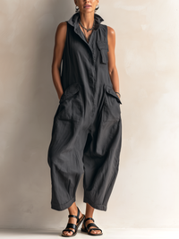 Schwarzer ärmelloser Utility Jumpsuit mit weitem Bein