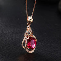 Elegante Kette mit roten Kristallen und Gold