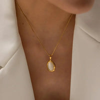 Goldvergoldete Halskette mit ovalem Katzenaugen-Opal