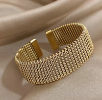 Elegantes Armband aus geflochtenem Netz mit offenem Design