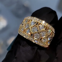 Strahlender Goldring mit Glanz