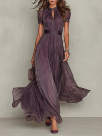 Flavia - Langes lila Kleid mit Schlüssel-Ausschnitt, Chiffon-Spitzenrand
