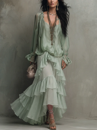 Top aus Chiffon in Mintgrün mit Rüschen, kombiniert mit einem Lagenrock