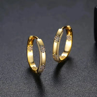 Vintage Ohrringe in Form eines Kreises mit goldener Blume