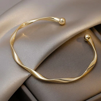 Elegante goldene Armband
