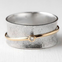 Eleganter Goldring™ – Silber & Glanz