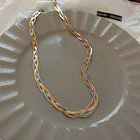 Elegante goldene und silberne Kette