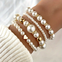 Set von Zeitlosen Perlenarmbändern
