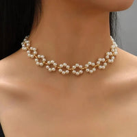 Choker-Halskette mit Blumen-Margerite aus Perlen