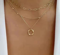 Klassische, mehrschichtige Goldkette mit Anhänger